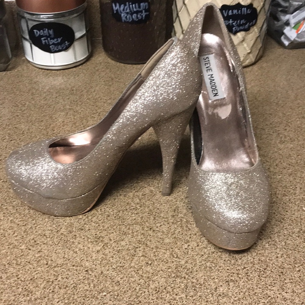 Gold glitter pumps